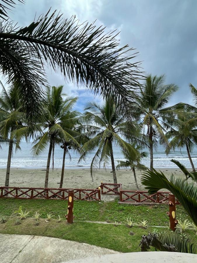 ホテル La Playita Lalawigan エクステリア 写真